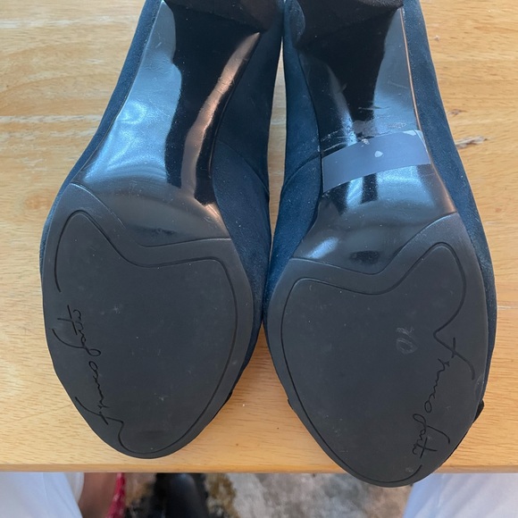 Shoes - Picture 2 of 4